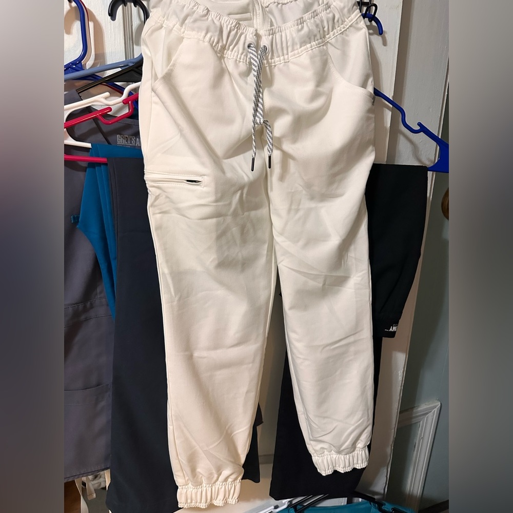 Jaanuu Women's White Drawstring Jogger Scrub Pants